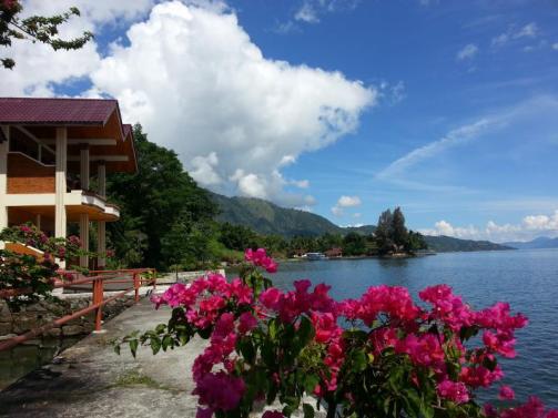 Hotel Murah dan Tempat Makan Nikmat Area Objek Wisata Budaya Batu Kursi Raja Siallagan Kecamatan Danau Paris Kabupaten Aceh Singkil