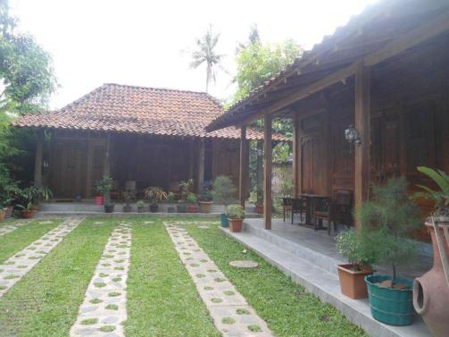 Kampung Tembi Guest House