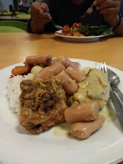 Rental Motor di Jogja untuk Makan ke Resto Ambarketawang