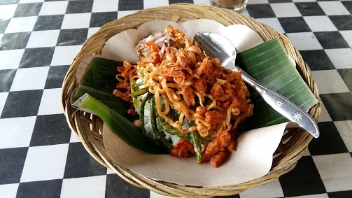 Sewa Motor di Jogja untuk Wisata Kuliner ke Nasi Campur Bali Sakanti
